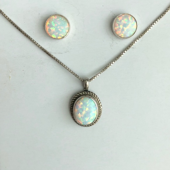 Classic Opal necklace and earring set - Picture 1 of 4